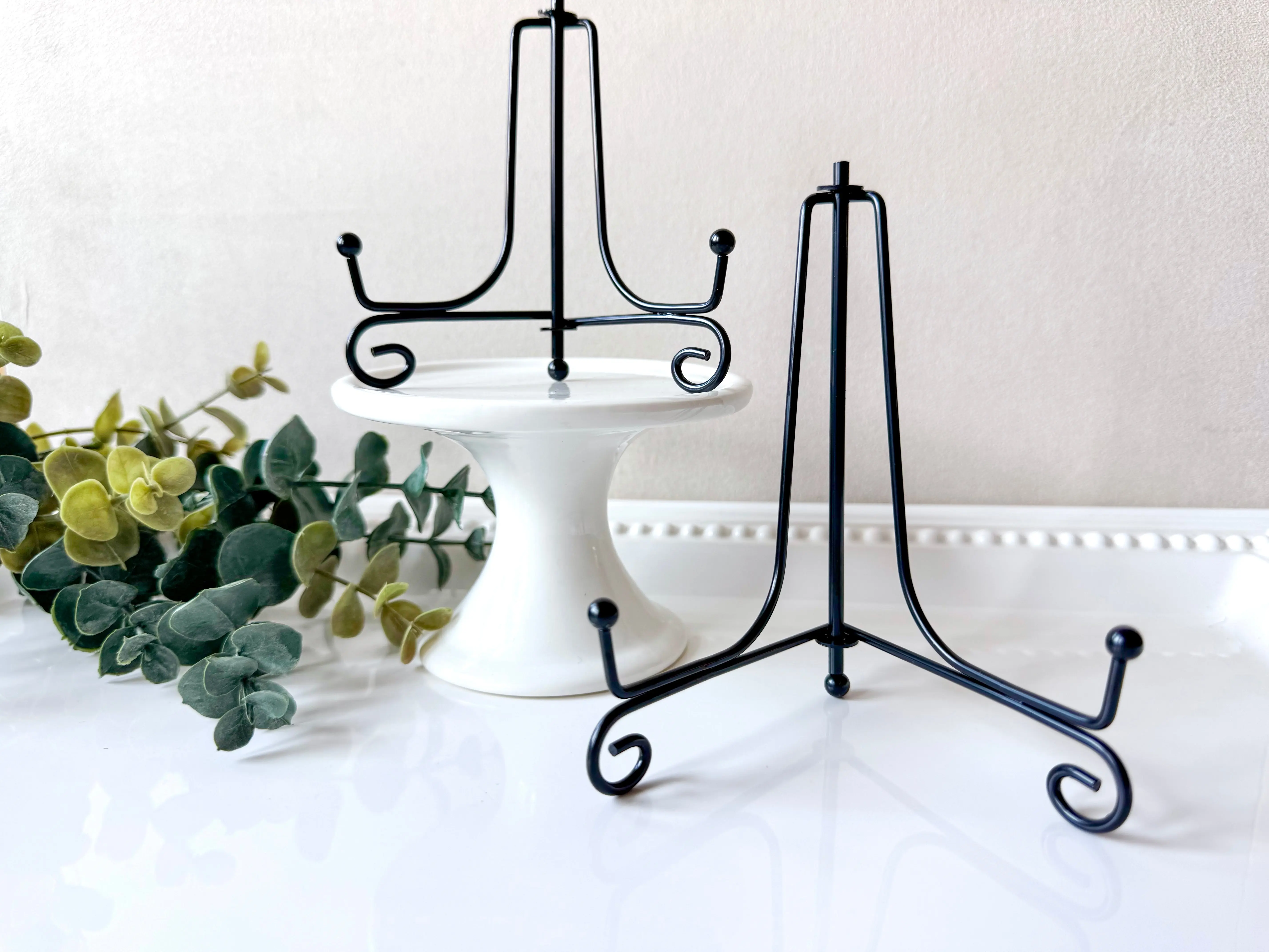Black Metal Scroll Display Stand