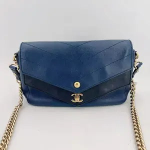 Pre-owned CHANEL Leather Crossbody Bags CC Envelope Flap Crossbody Chevron Calfskin Small Navy Black