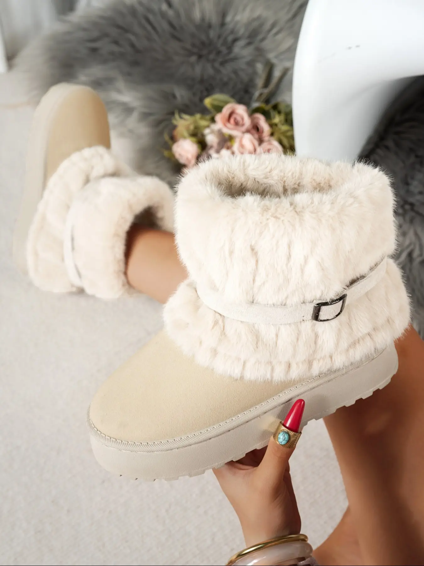 Women's Fashion Snow Boots, Plush Upper with Buckle Design, Warm and Comfortable, Thick Sole, Winter Casual Style, Cute Winter Boot