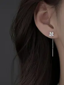 A pair of niche design temperament long ear hole earrings with prominent tassels and versatile dangling earrings