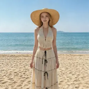 Tourism-themed swimming suit design, featuring atmosphere and perspective, with sheer pleated collarless top, backless half-length skirt set, and swimming suit.