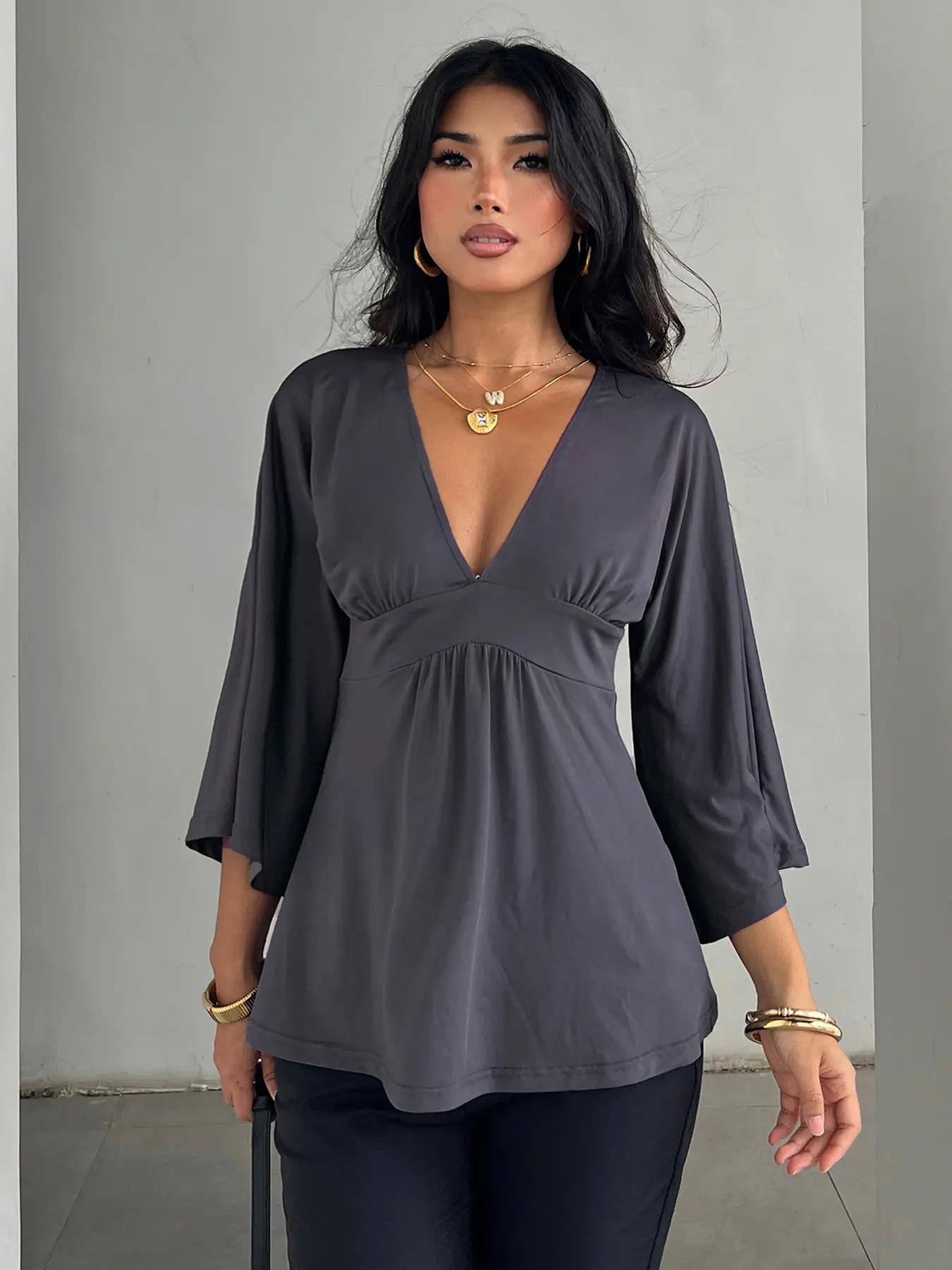 Women's Retro V-Neck Pleated Flounce Sleeve Bell Sleeves T-Shirt, High-Waisted Loose Fit Casual Chic Top, Plain Design, Spring & Fall Fashion, Minimalist, Womenswear, Boho Fashion Top, Boho Clothing