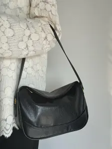 Lightweight Fashion Versatile Retro Women's Bag, New Melanin High-End Unique Design Shoulder Bag, Crossbody Dumpling Bag