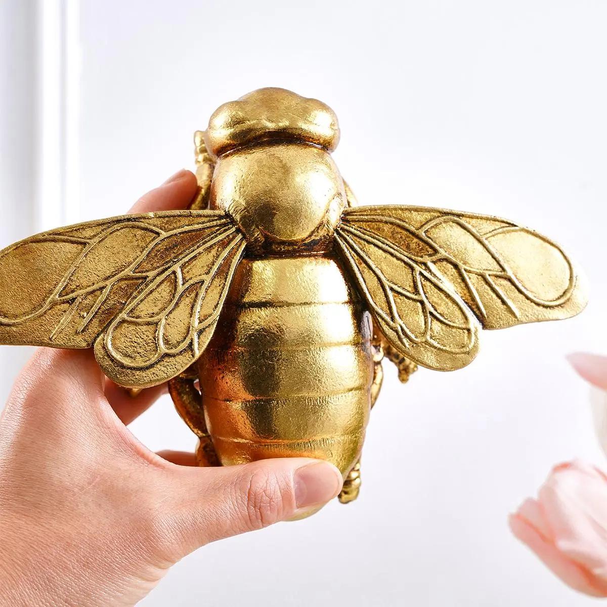 Gold Insect Wall Decor - Creative Resin Dragonfly Ornament for Home & Office Decor Hangable Artwork for Living Room Bedroom Bathroom Office Classic Style Elegant Versatile Decorative Nature - Hanging