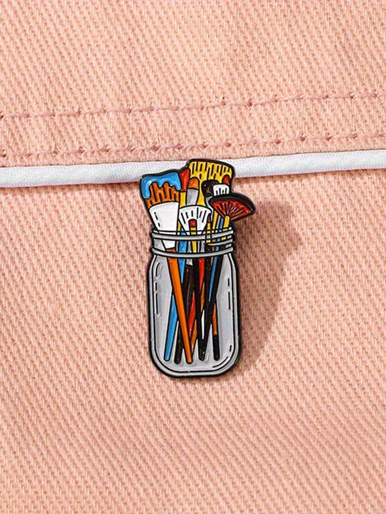 Colorful Enamel Oil Painting Brush Brooch Pins, Fashion Accessory, Cute Artist-Inspired Pin with Vibrant Palette Design for Clothing and Backpacks, Clip