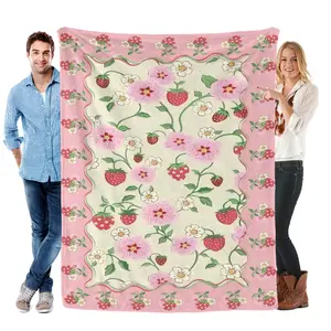 Vintage Strawberry & Floral Flannel Blanket Soft Cozy Plush Throw Perfect Preppy Aesthetic Gift for Girls & Cottagecore Lovers Warm Snuggle Blanket for Bedroom & Picnic Cute Pink Retro Fruit Design