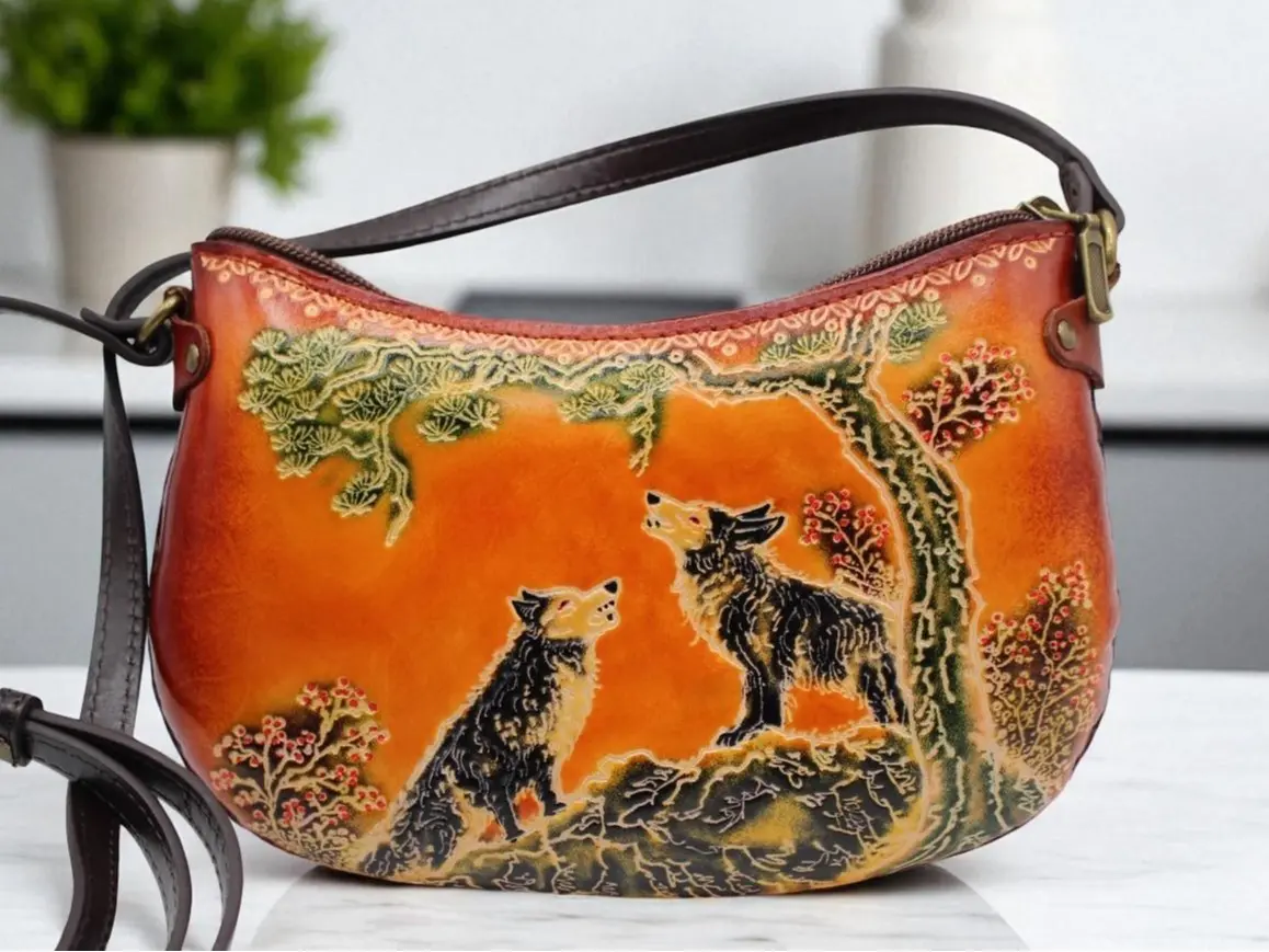 Genuine Handmade Leather Wolf Purse High-Quality Animal-themed Crossbody Bag with Intricate Design & Adjustable Strap for Daily Use