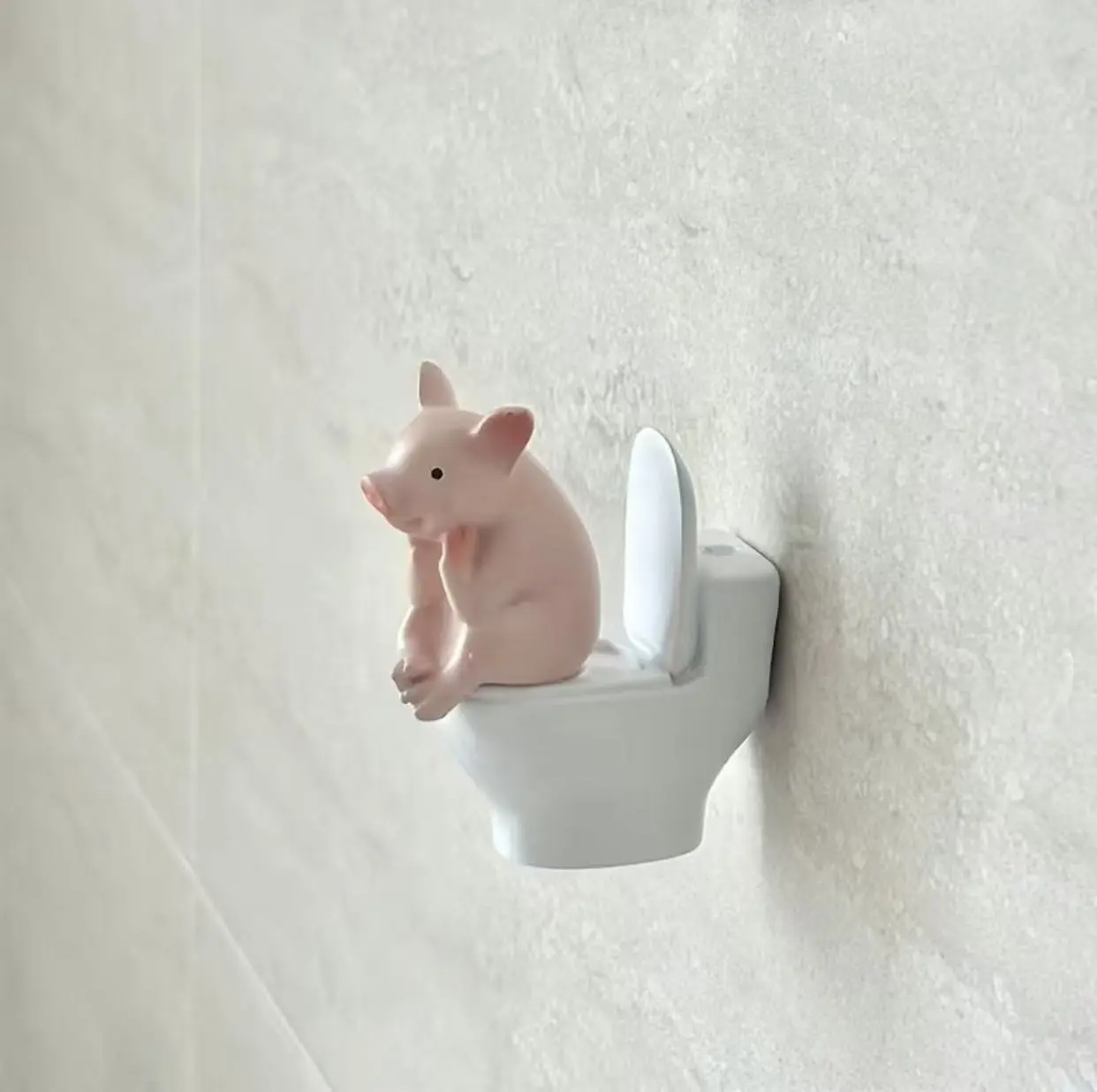 Funny Toilet Pig Toy, Cute Stress Relief Figurine, Hilarious Bathroom Desk Decor, Kawaii Mini Ornament, Creative Gift for Home Office, Fun Prank Decoration