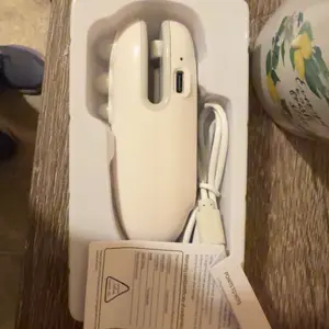 Mini snack bag sealing machine,Portable mini plastic bag sealer 2 in 1, plastic material, rechargeable, suitable for sealing and sealing snacks, coffee and pet food packaging Kitchen Preservation,Gift for Christmas New Year