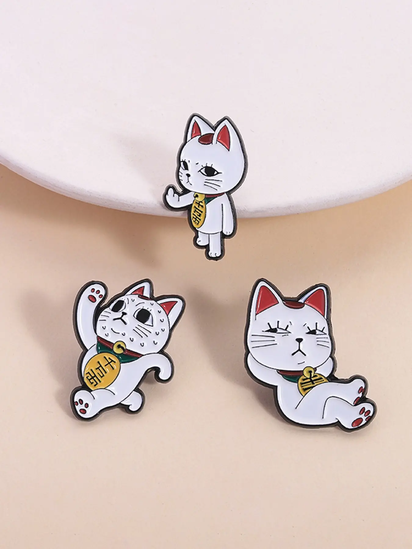 3-Pack Cartoon Lucky Cat Badges, Cute Collection Pins for Students' Backpacks, Anime Enthusiast Gift, Collectible Lapel Pins, Decor Pins, Clip, Lapel Brooch, Alloy Brooch Pin