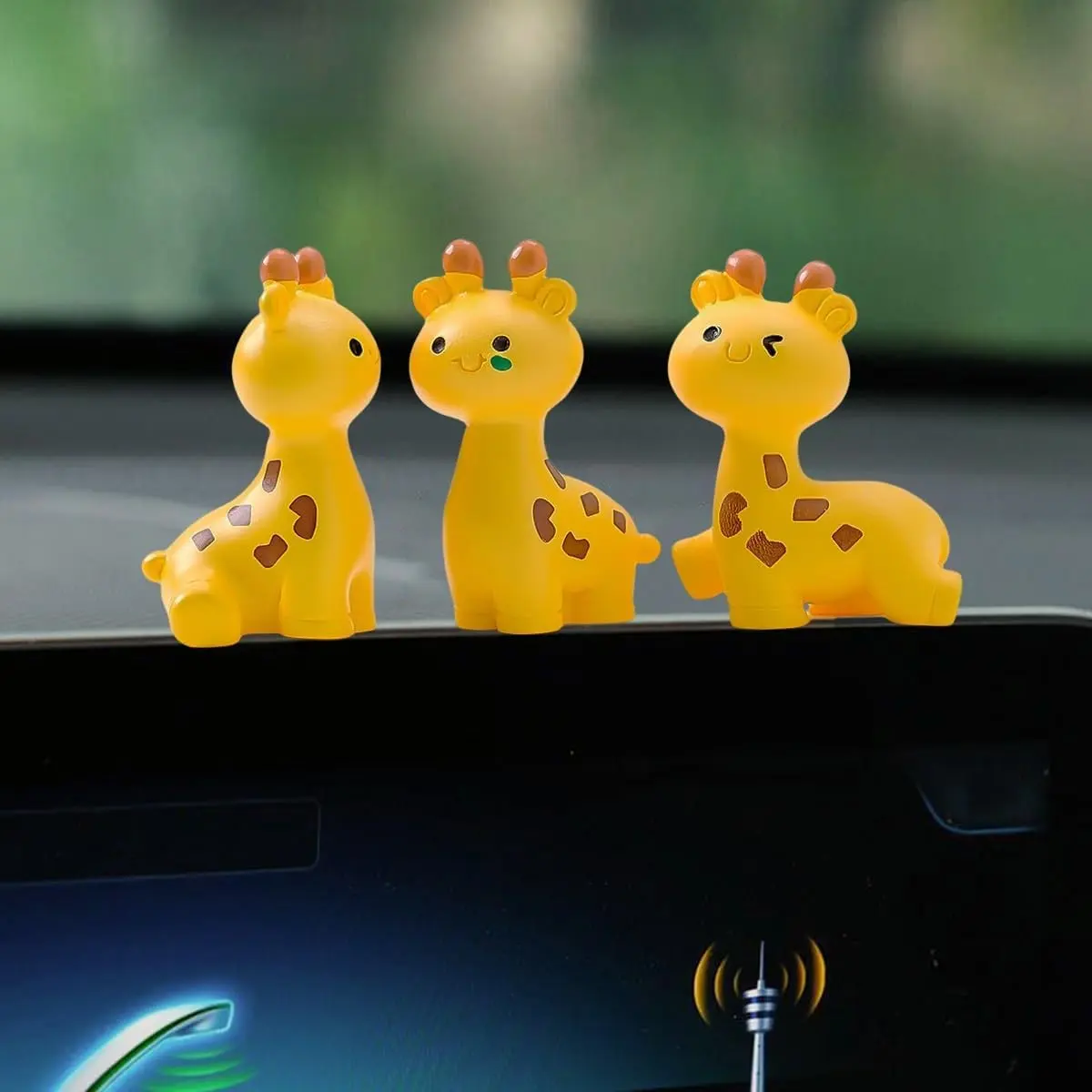 Set of 3 Mini Resin Giraffe Figurines Cute Car Dashboard Decorations, Funny Car Rear View Mirror Decor Auto Interior Accessories, Home Office Desk Ornaments