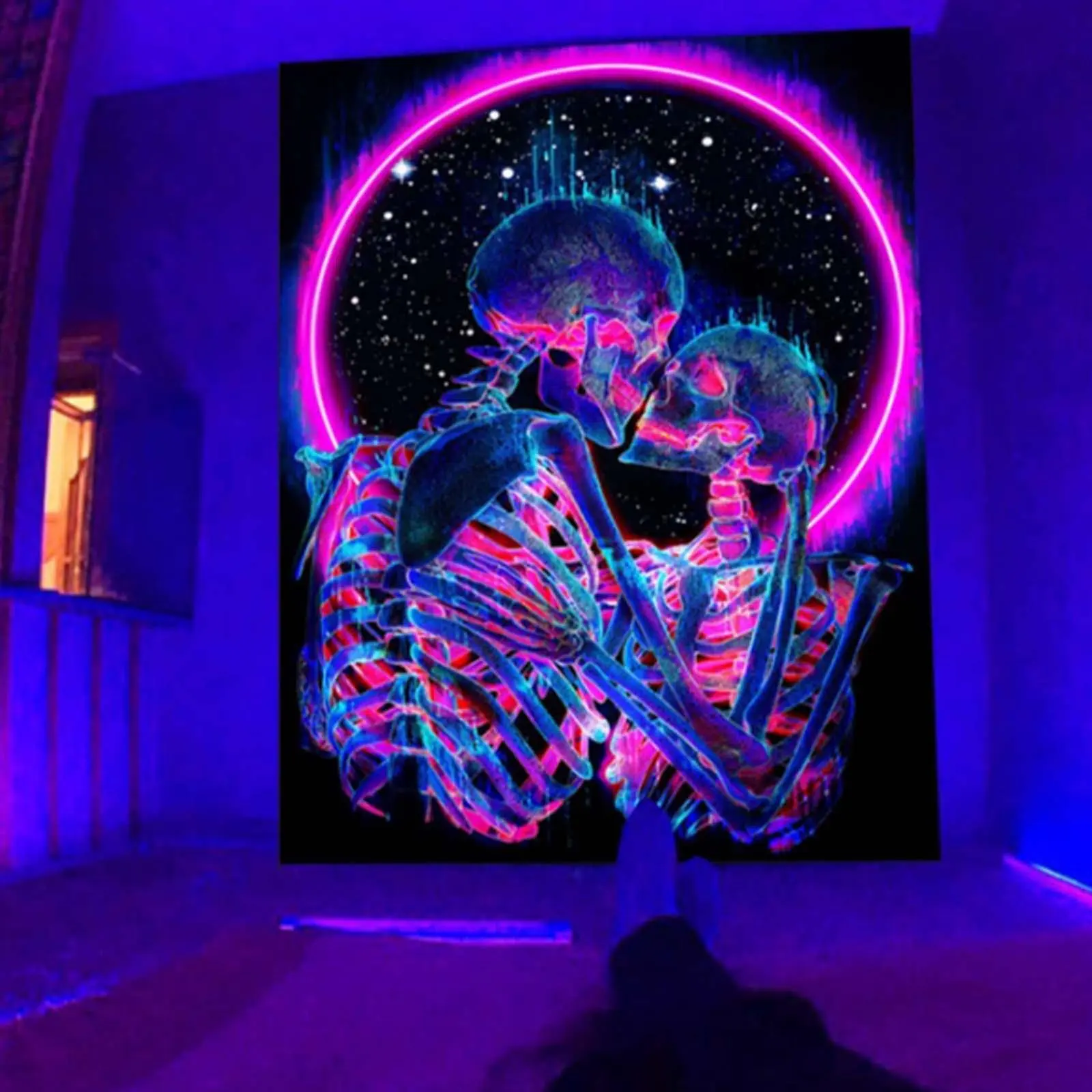 1pc Skull Lover Fluorescent Tapestry, UV Black Light Tapestry Wall Hanging, Kissing Couple, Tapestry For Bedroom Living Room Dormitory Office, Home Decor/Wall Decor/Room Decor/Party Decor, Holiday Gift