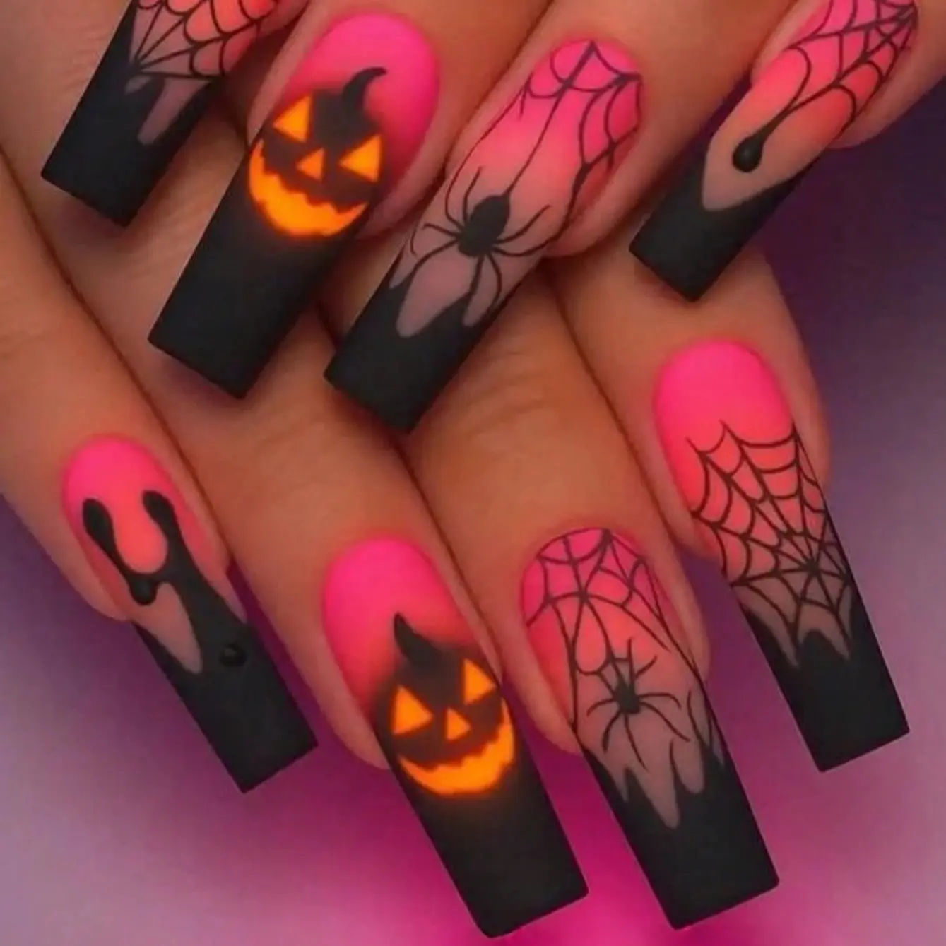 24Pcs Acrylic Press on Nails, Long Coffin Pink & Black Ombre Effect Fake Nails with Pumpkin Spider Web Gothic French Design, Easy Apply Set for Party Wear Spooky Look