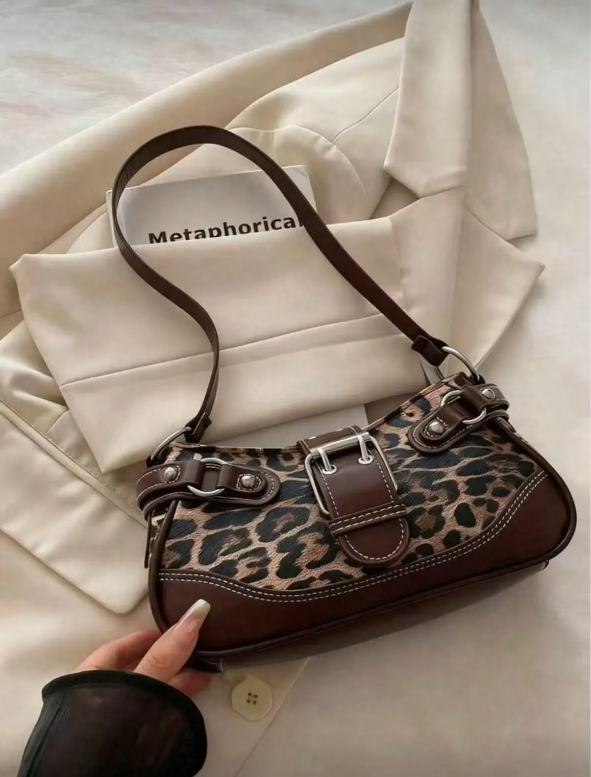 New Fashion Buckle Leopard Print Handbag & Shoulder Bag, Suitable For Parties, Outings, Vacations, Shopping And Daily Use, Can Store Coins, Phones, Also Suitable As A Work Bag For White-Collar, College Students And Office Workers, Elegant Ladies Bag