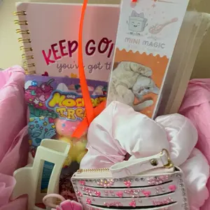 Mini Magic Scoop | Kawaii Mystery Bundle | 8+ Cute Surprise Gifts, Stationery & Accessories