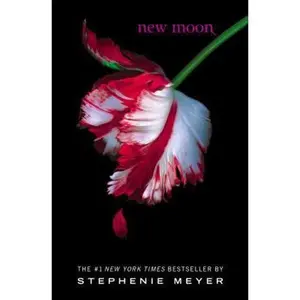 USED-New Moon (The Twilight Saga) by Stephenie Meyer (Paperback)