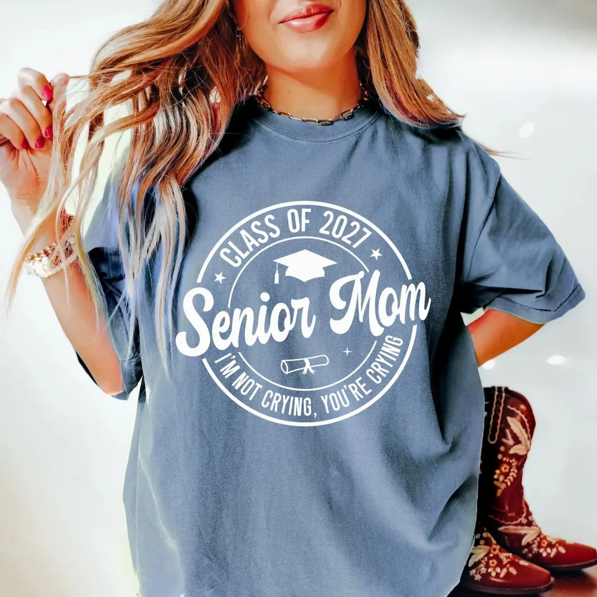 Senior Mom Class of 2027 Comfort Colors Shirt, Proud Senior Mom T-Shirt, Graduation Mom Tee, Class of 2027 Graphic Shirt, High School Graduation Outfit, Graduation Party Tee, Gift for Senior Mom