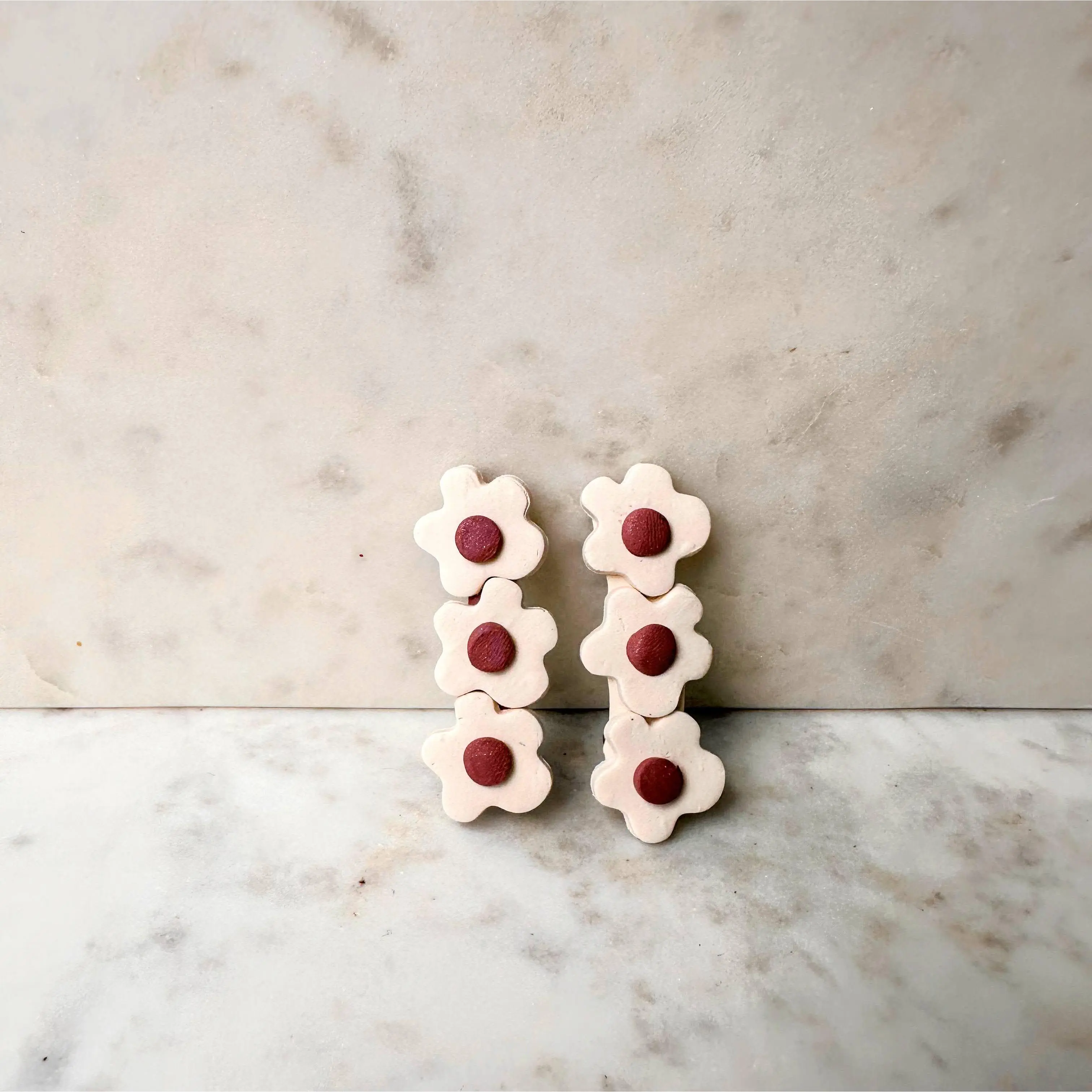 Classic White Bloom Barrette for Elegant Hairdos