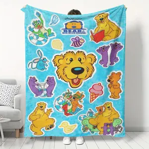 Care Bears colorful flannel blanket, soft and skin-friendly, lightweight and warm, suitable for use in the bedroom, on the sofa, for napping in the office, traveling and camping; featuring a cute cartoon design of rainbow bears, it is a fun and heartwarmi