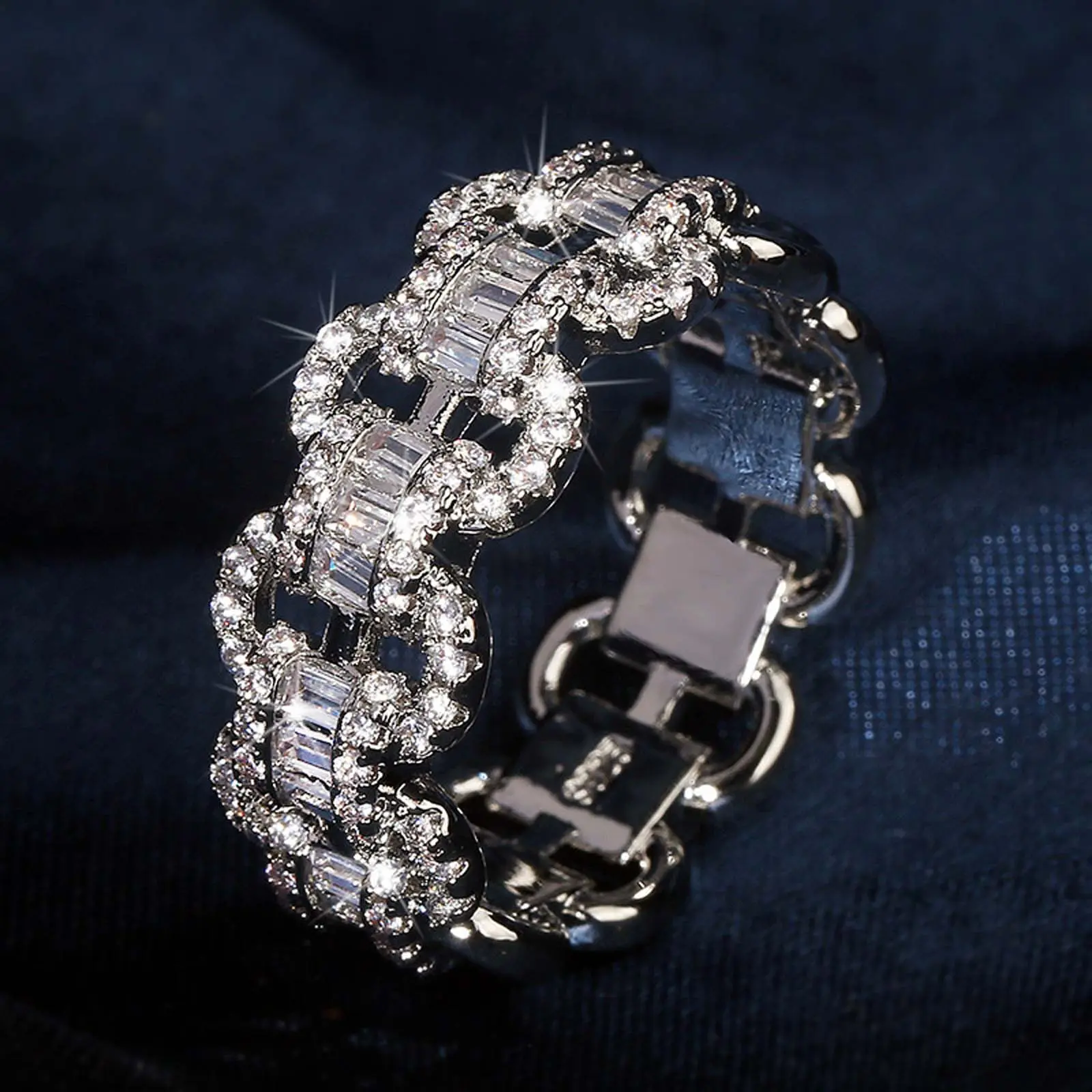 Zircon-Studded Geometric Link Ring – Unisex Stacking Jewelry for Daily Wear, Parties & Gifts