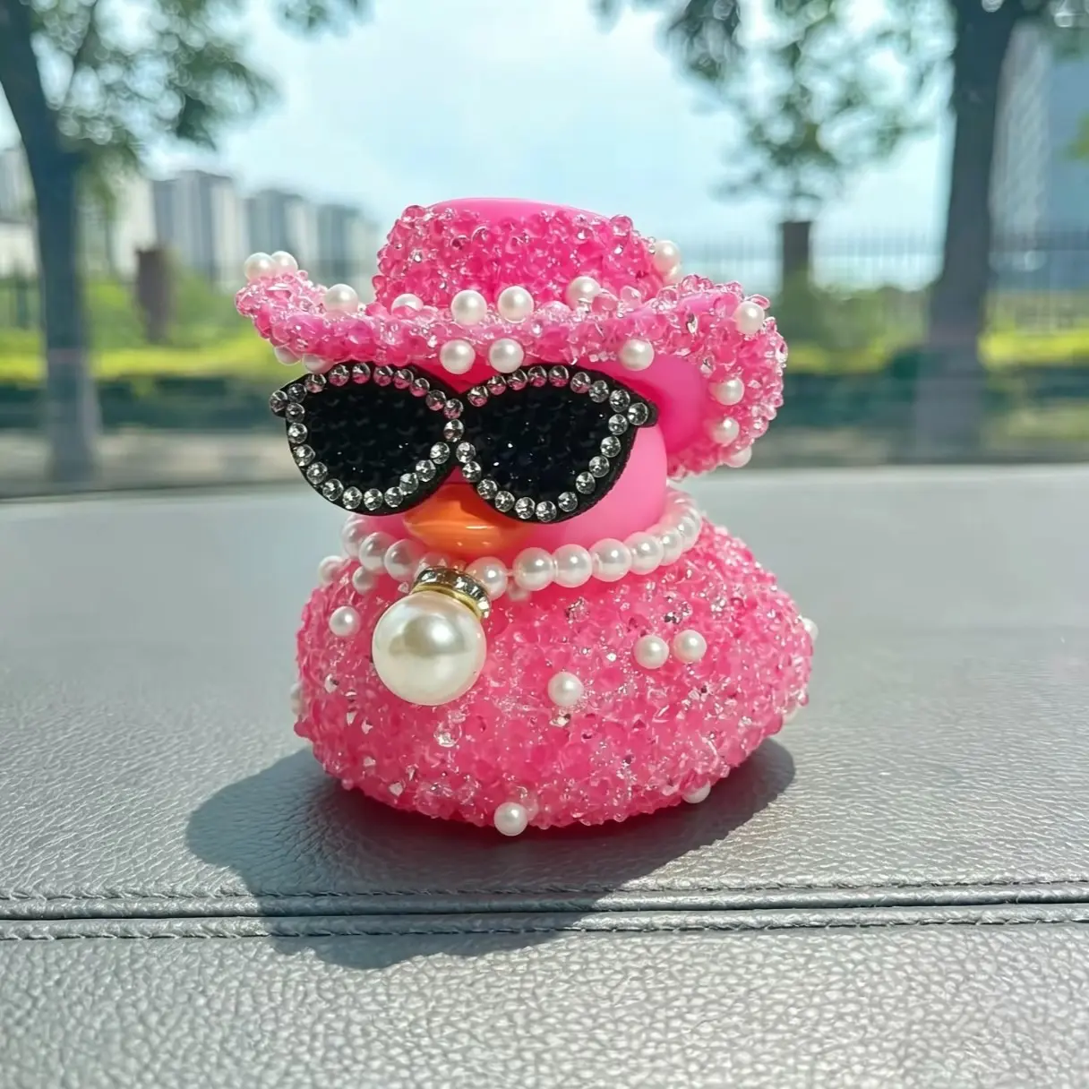 1pc Luxury Rhinestone Duck Car Figurine,Sparkling Pearl Decor Car Dashboard Decor, Car Interior Decoration, Car Decorations, Car Ornament, Car Interior Ornaments, Unique Cool Car Interior Accessories for Car, Truck, SUV,Perfect Car Gift