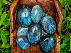 AAA+ Labradorite Palm Stone, Polished Gemstone, Stone Shape Oval (Smooth Polished Labradorite Worry Stone, Polished Labradorite Crystals)