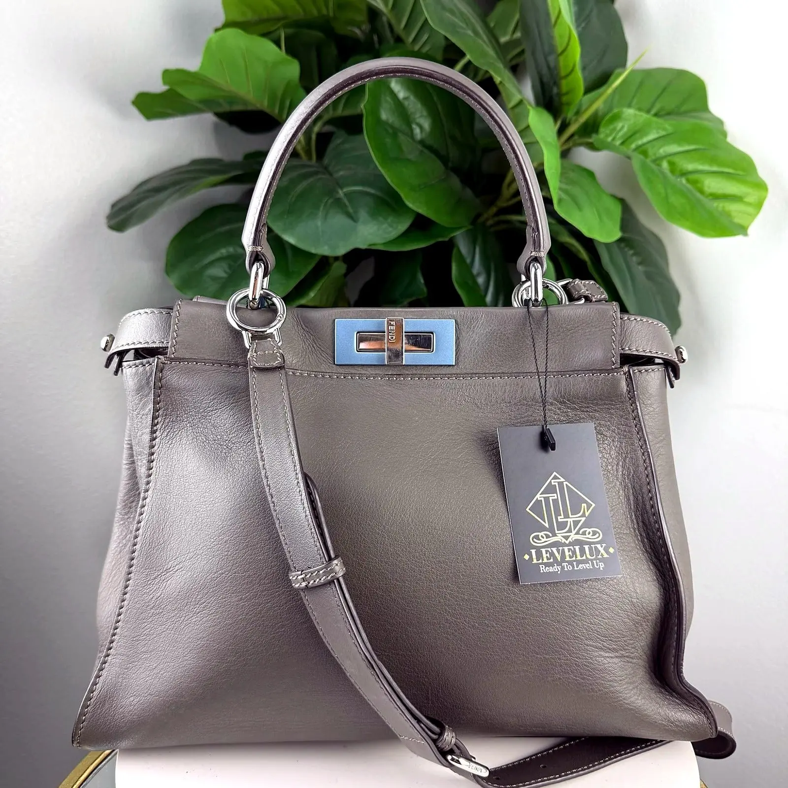 Pre-owned Grained leather Shoulder Bags Authentic Fendi Peekaboo Taupe Leather Satchel Bag