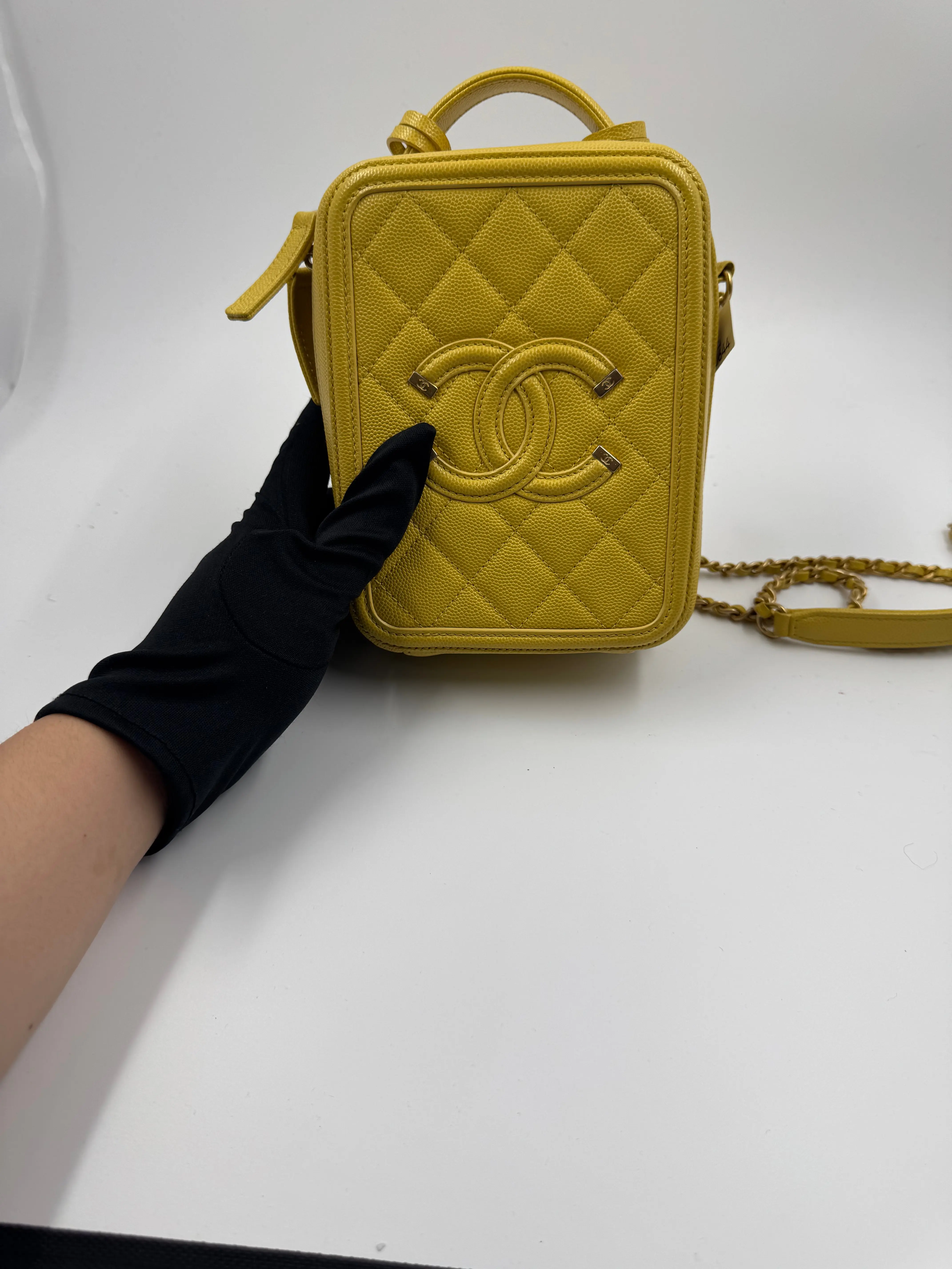 Pre-owned CHANEL Filigree Vertical Vanity Case A100644