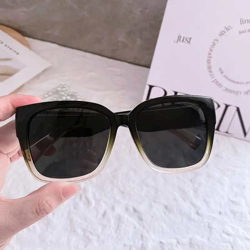 Black on top, green on bottom, gray fram