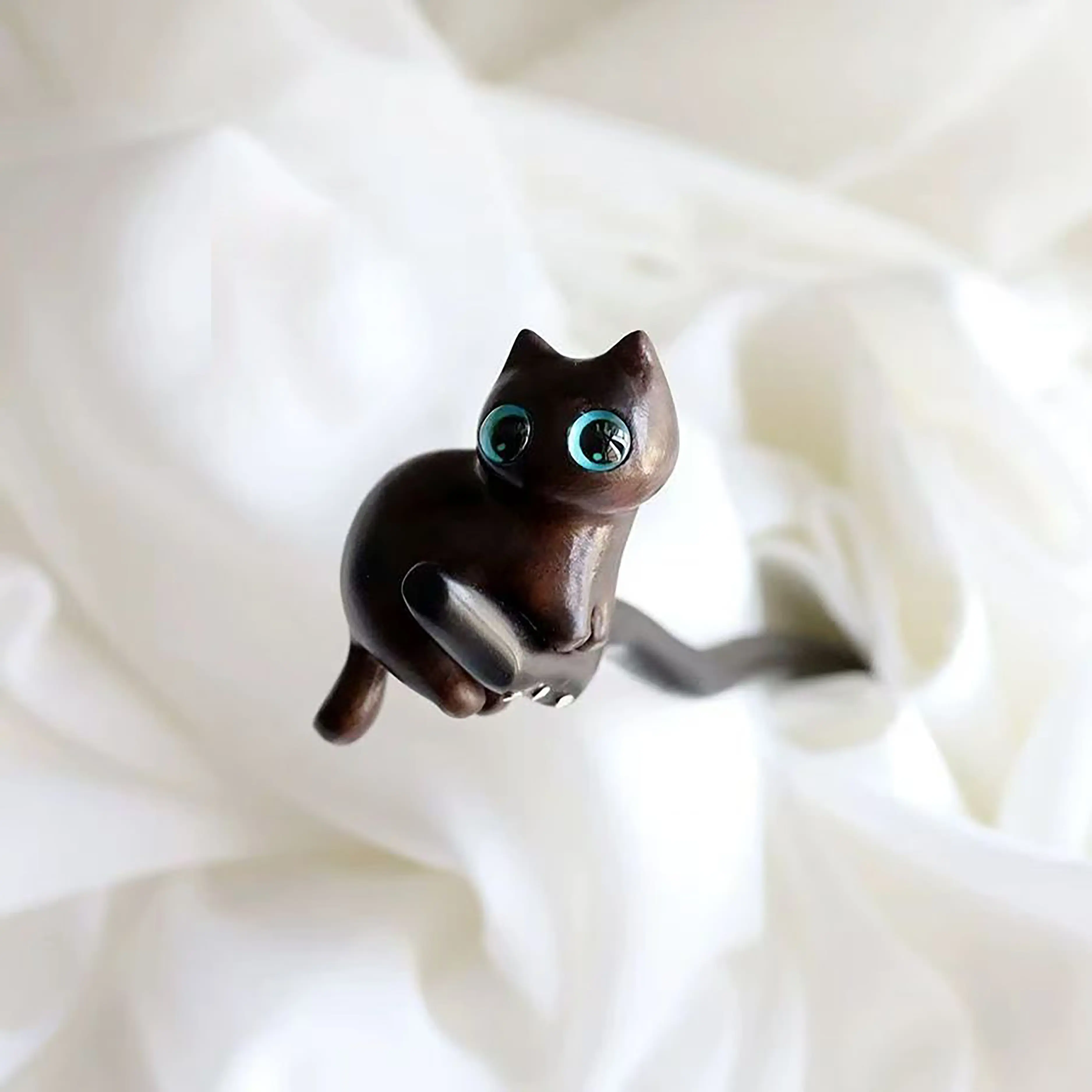 Women's Antique Wood Cat Hairpin - Cute Animals-Themed Minimalist Black Goth Hair Accessory, Claw Clip & Banana Stick for Office Use, Ceremony, Anniversary, Suitable for Any Hairstyle, Auspicious Design, Engagement