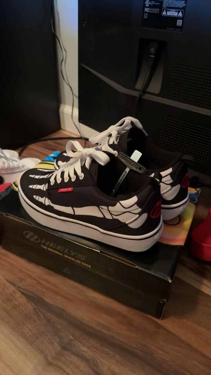 Item: 6Y/7W, BLACK/WHITE/RED