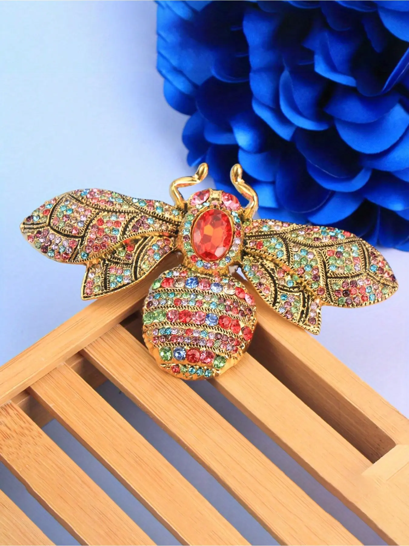 Vintage bee brooch, popular alloy brooch pin, suitable for both men and women, coat accessory, cute and fashionable insect jewelry, Jewellery