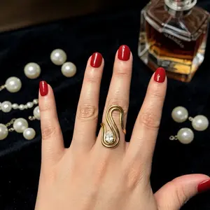 Swan Grace Crystal Ring