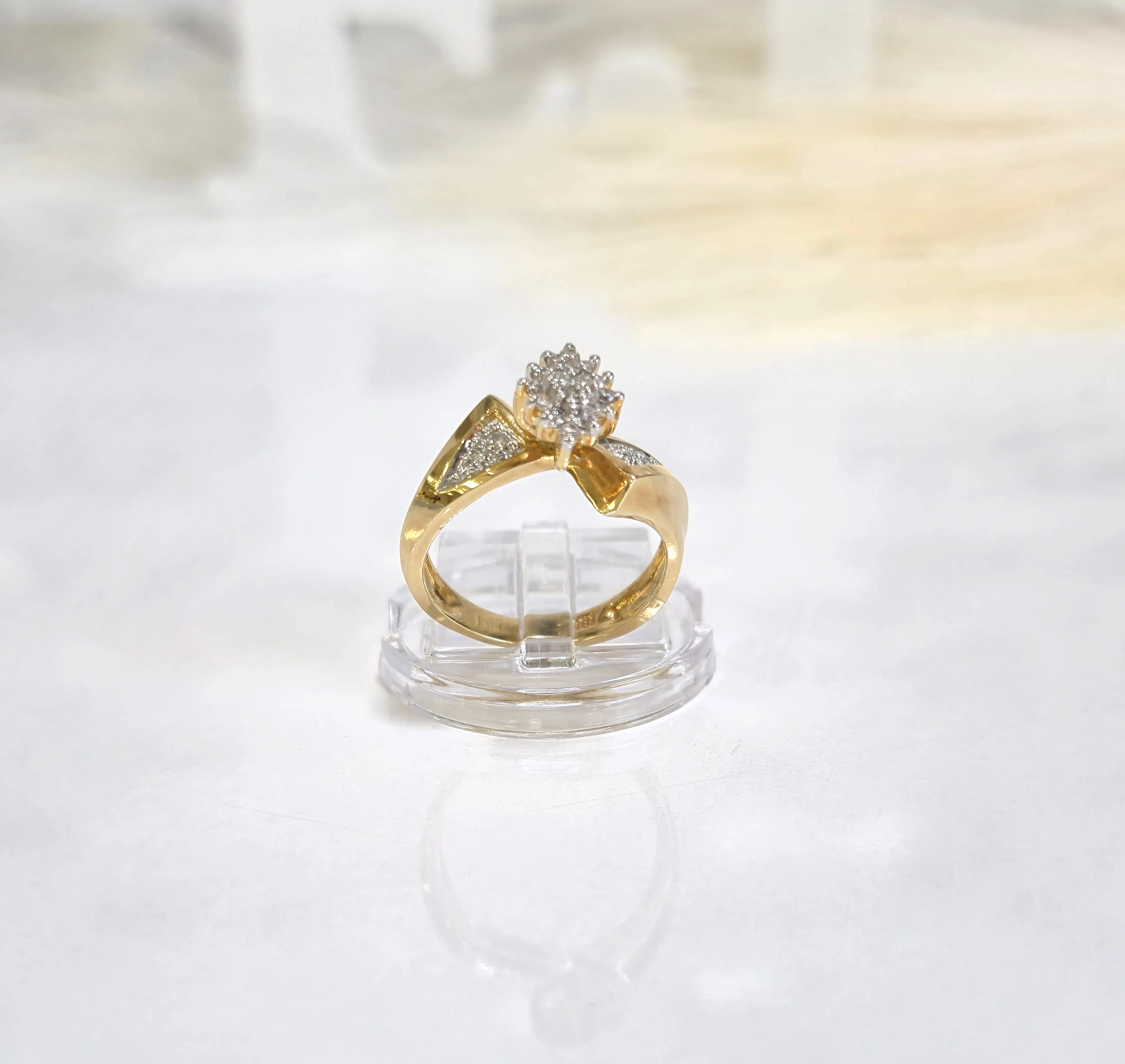 Unisex 18kt Gold Classic Elegant Prong-Set Shine Brilliant Diamond Ring - 0.23 Carats, Size 6.5, Daily Fashion Costume Jewelry Accessory, Statement Of Style, Symbol Of Elegance