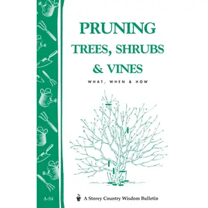 Pruning Trees, Shrubs & Vines by Editors of Garden Way Publishing [Paperback Book]