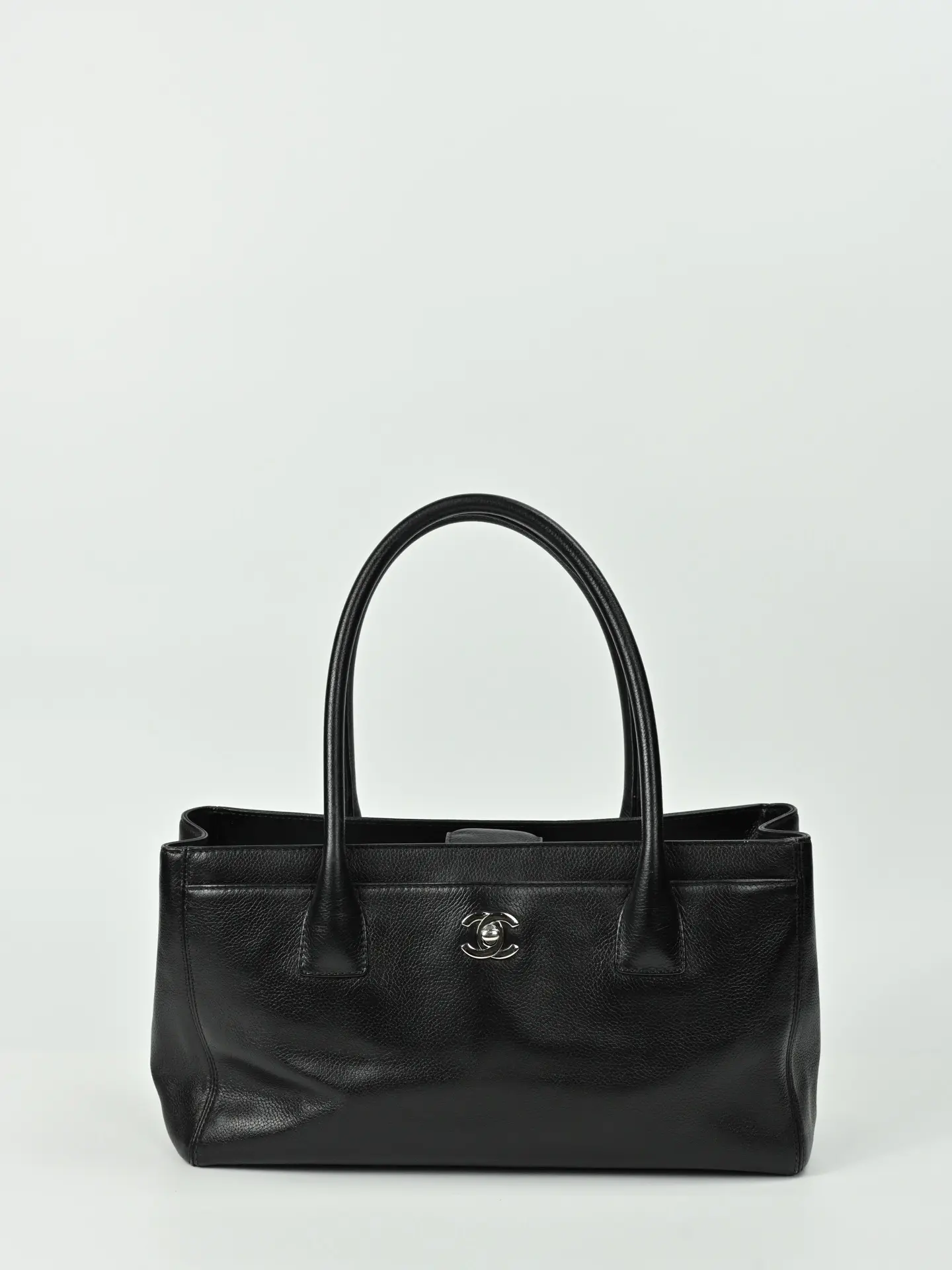 Pre-owned CHANEL Calfskin Small Cerf Executive Shopper Tote Black 22943956