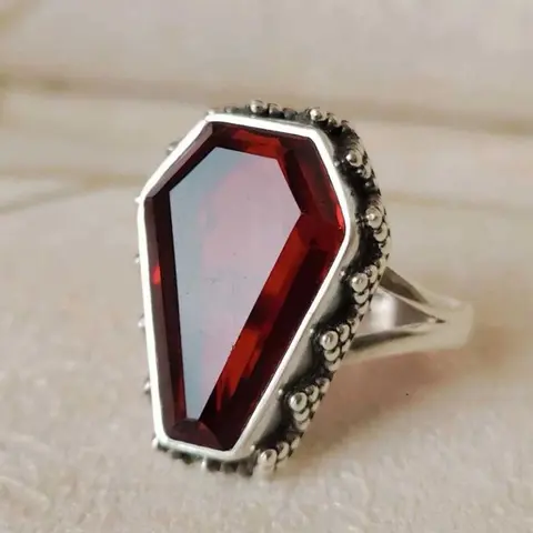 Gothic Crystal Coffin Ring for Men and Women, Vintage Punk Design, Halloween Party Creative Personality Ring, Unique Jewelry Gift, Statement Rings, Unique Rings