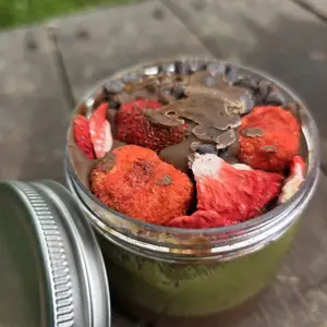 Dubai chocolate bar strawberry cup