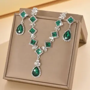 Green Crystal Necklace Earrings Set 2 Pcs Sparkly Pear Cut Choker Retro Zircon Statement Jewelry Elegant Costume Ornament for Evening Gala Gown
