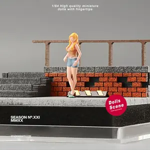 2.6cm Miniature Urban Street Girl Figurine 1:64 Scale, Handcrafted Blonde Lady Model in Denim Outfit, Hand-Painted Tiny Figure, Perfect for Diorama Scene Layout, Hobby Collection & Macro Shooting Props