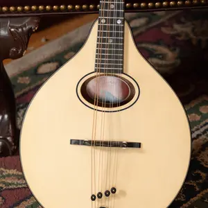 Eastman PCH-M104-NAT Solid Spruce/Laminated Mahogany Natural Flattop A-Style Mandolin #1148