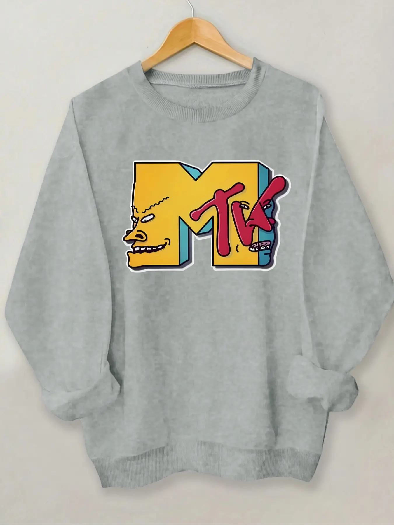 Autumn Winter Fashion Round Neck Sweatshirt with Cartoon Character Print, Mtv Logo Illustration Design, Casual Fitted Style