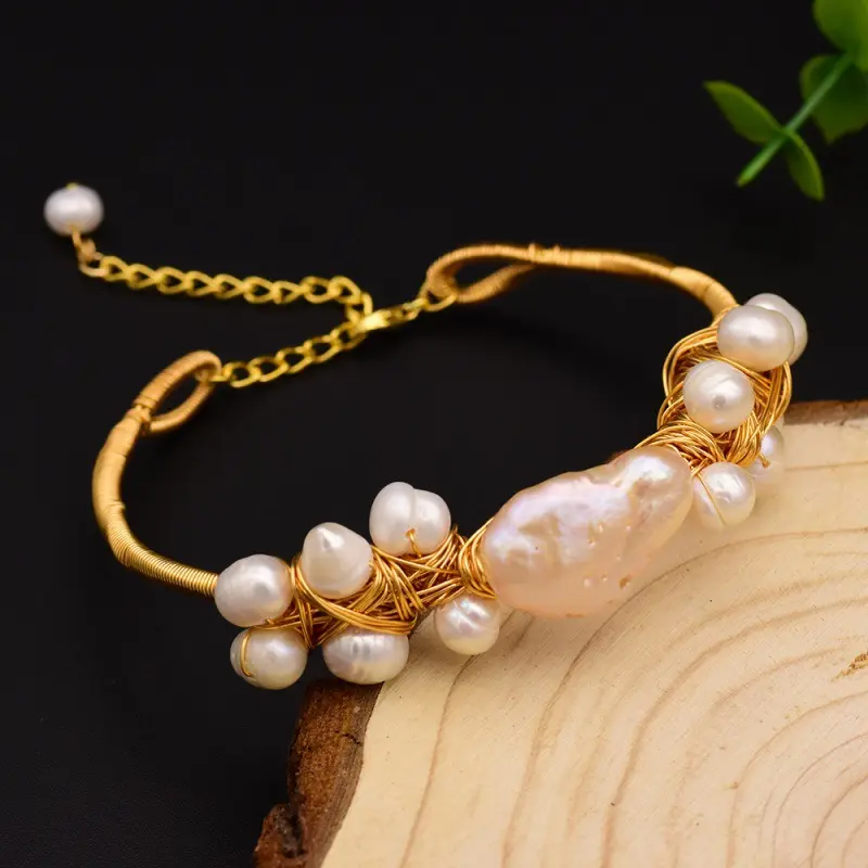 Baroque pearl bracelet