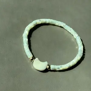 Mother of Pearl Crescent Moon Bracelet – Iridescent White Heishi Beaded Stretch Bracelet, Celestial Boho Jewelry