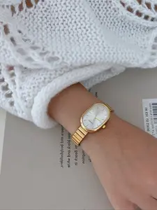 Elegant Small Round Vintage Luxury Women's Watch, Elegant Round Dial, Stylish Golden Band Quartz Movement Timepiece for All Seasons, Perfect Gift for Her