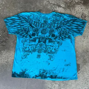 MMA ELITE TAPOUT AFFLICTION STYLE BLUE AOP SKULLS TEE