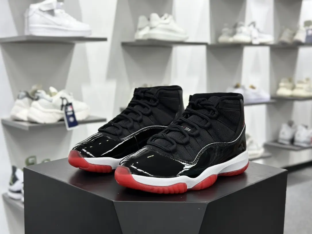Men High Top Retro Basketball Shoes Black Breathable Mesh Upper Glossy Patent Leather Toe Cap White Midsole Bright Red Durable Rubber Outsole Lace‑Up Fashion Sport Daily Sneakers For Men Street Outdoor Activity
