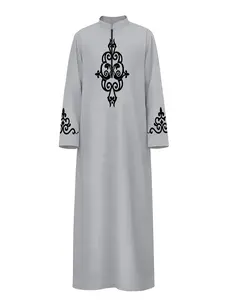 Boys' Light Grey Background Black Symmetrical Scroll Ethnic Embroidery Mandarin Collar Muslim Thobe