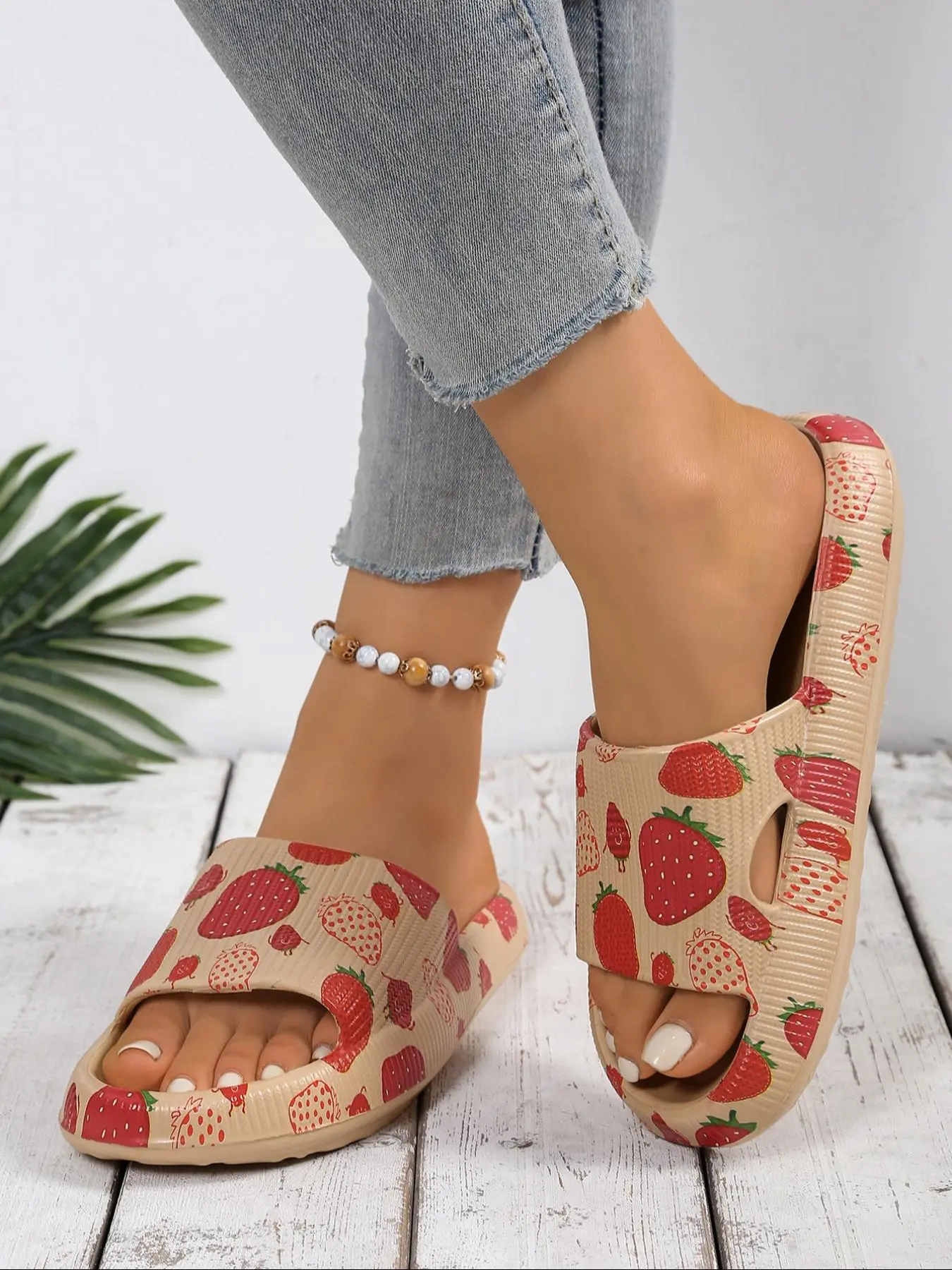 Women's Strawberry Pattern Slides, Casual Comfortable Non-slip Slippers for Indoor Outdoor Wear, Summer Beach Slippers for Women & Girls, Walking Shoes