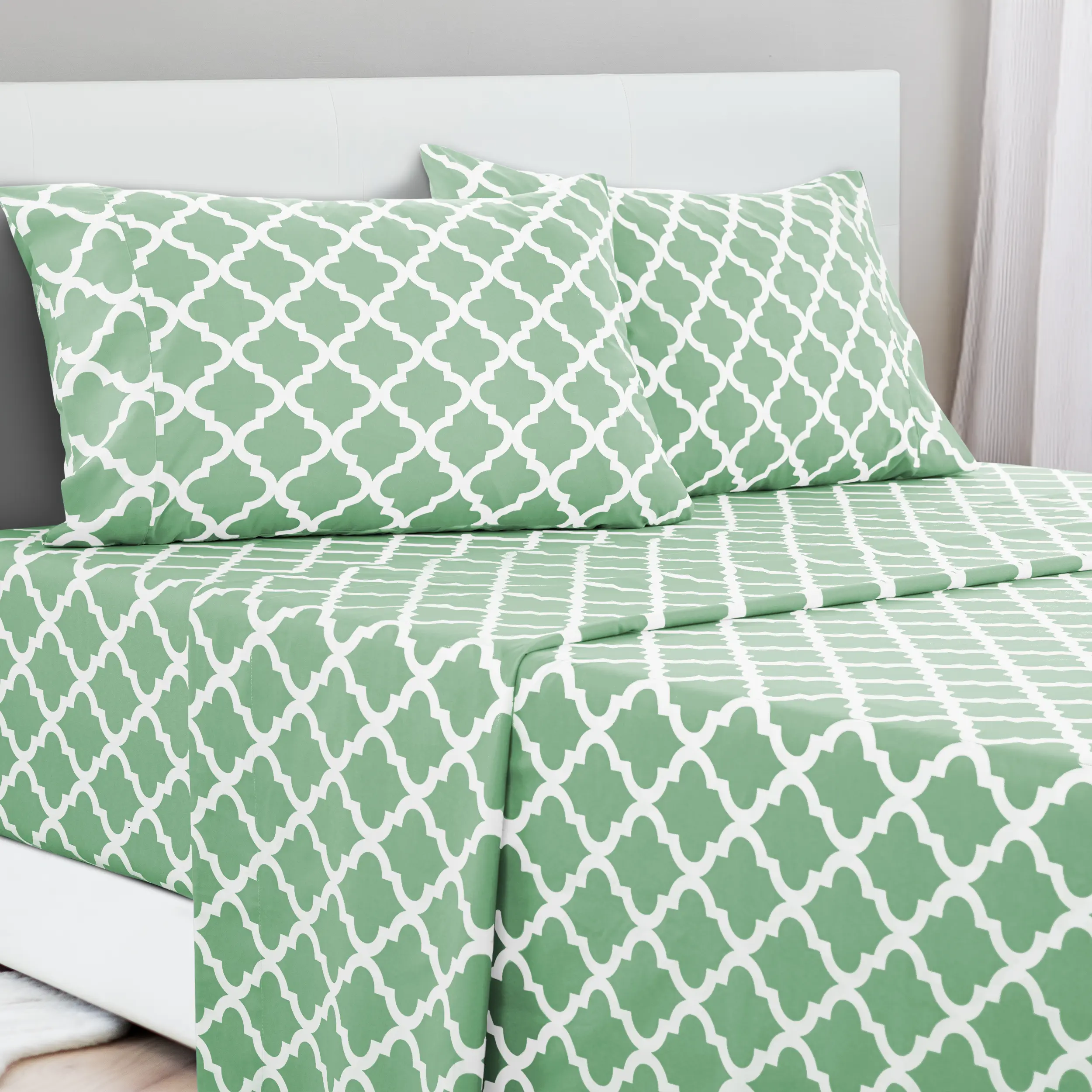 Quatrefoil Sage/White